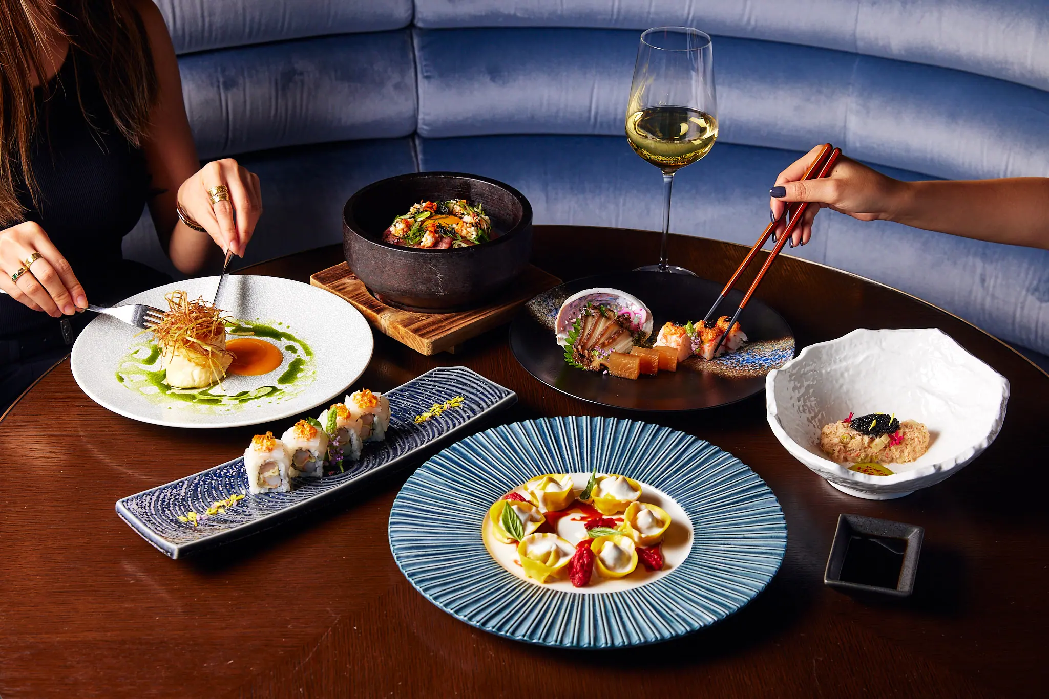 Two Exceptional Cuisines
In the heart of Tsim Sha Tsui, we’ve created something rather special. Two distinctive restaurants, sharing one spectacular space.
Aqua Roma brings the soul of Italy to Hong Kong. As an Italian restaurant in Hong Kong unlike any other, we serve hand-carved Fassona beef tartare, fresh burrata with seasonal fruits, and wood-fired pizzas topped with 24-month aged Parma ham. From the kitchen comes perfectly al dente pasta, including lobster linguine with aromatic herbs, and our signature duck ravioli del plin.
At our Japanese counter, chefs create art. Premium o-toro sashimi gleams like jewels, while our signature black cod, marinated in saikyo miso, emerges from the robata grill caramelised to perfection. The city’s most impressive sushi bar serves up innovation by the plate.
